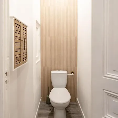 C15 - 2 Bdr Historic Old 5 Min Sea - Ac & Wifi Apartment